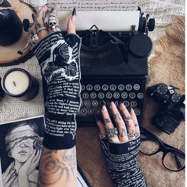 raven_gloves_new_800x